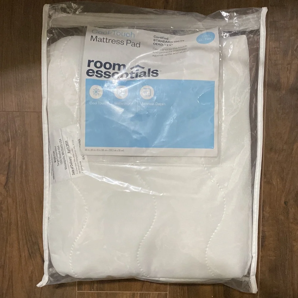 Twin/xl twin mattress pad. Used once, cool touch mattress pad.